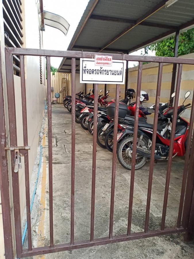 Appartement โสดาอพาร์ทเม้นท์​ à Ban Lam Phak Kut Extérieur photo